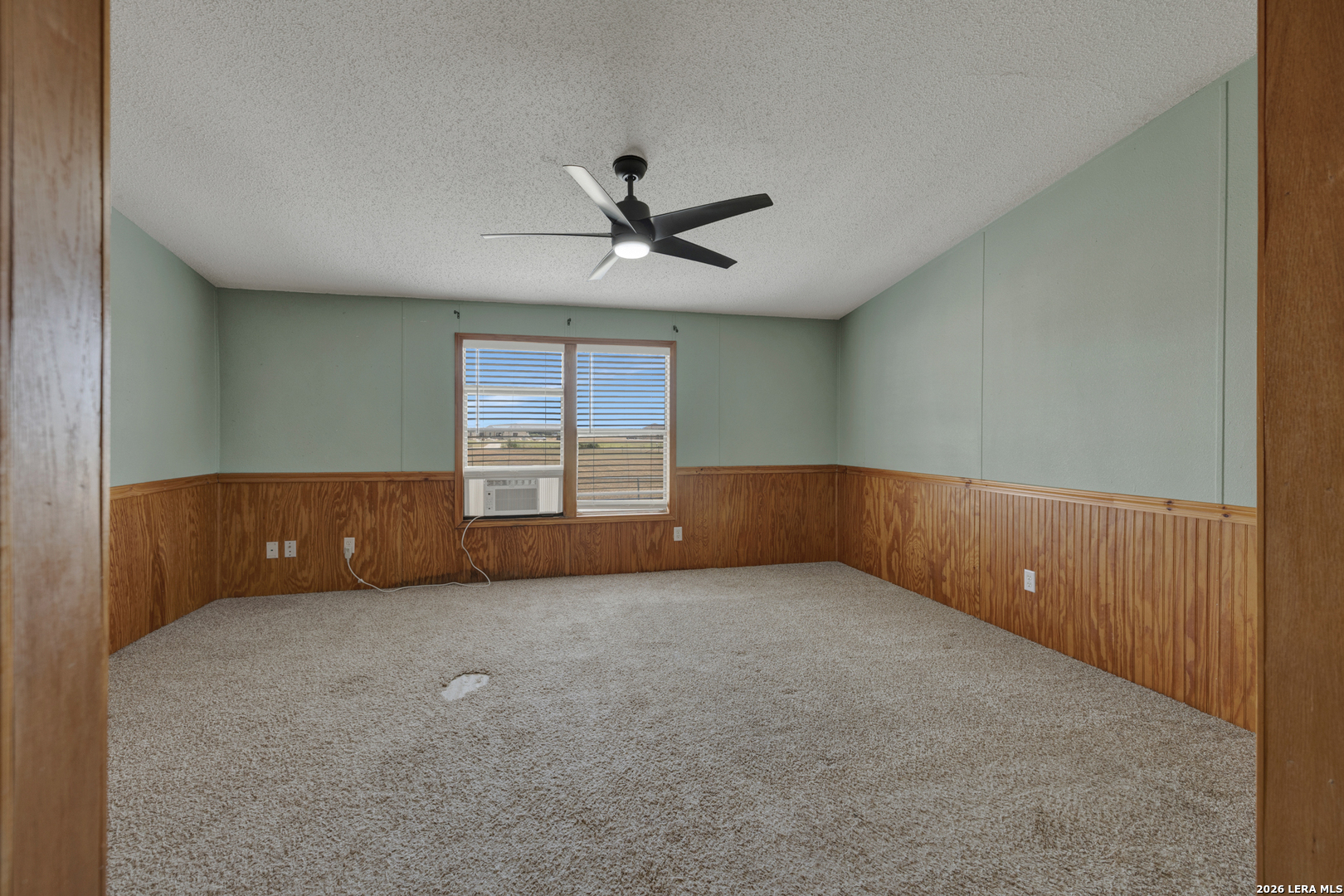 745 Warncke Rd, La Vernia, TX 78121