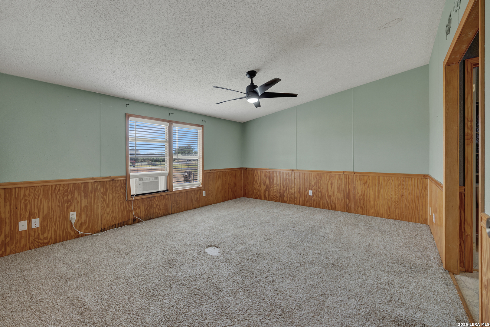 745 Warncke Rd, La Vernia, TX 78121