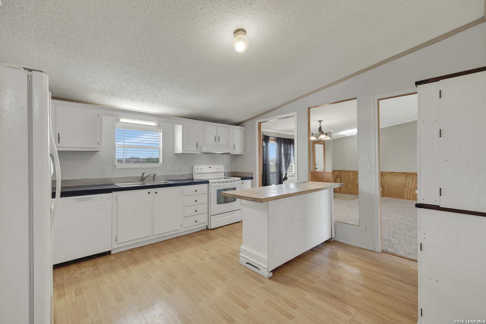 745 Warncke Rd, La Vernia, TX 78121