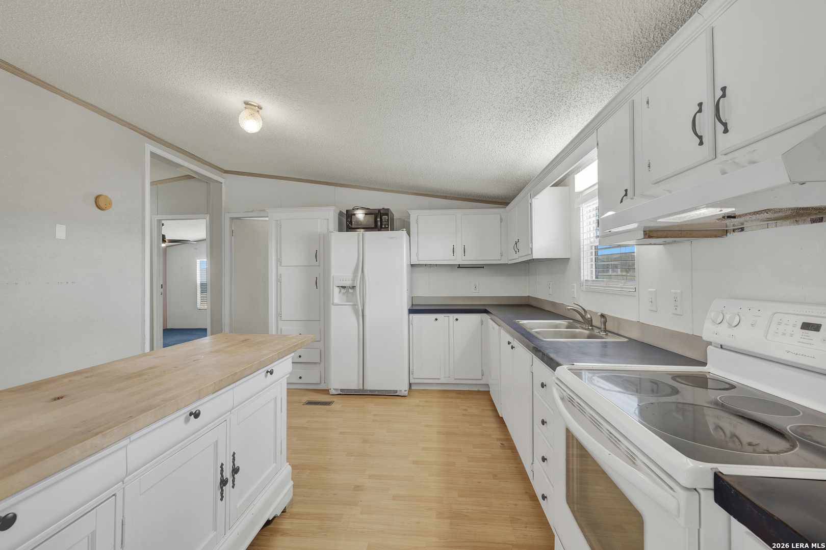 745 Warncke Rd, La Vernia, TX 78121