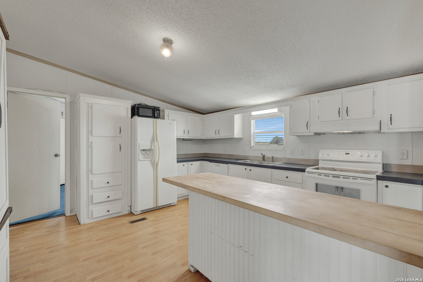 745 Warncke Rd, La Vernia, TX 78121