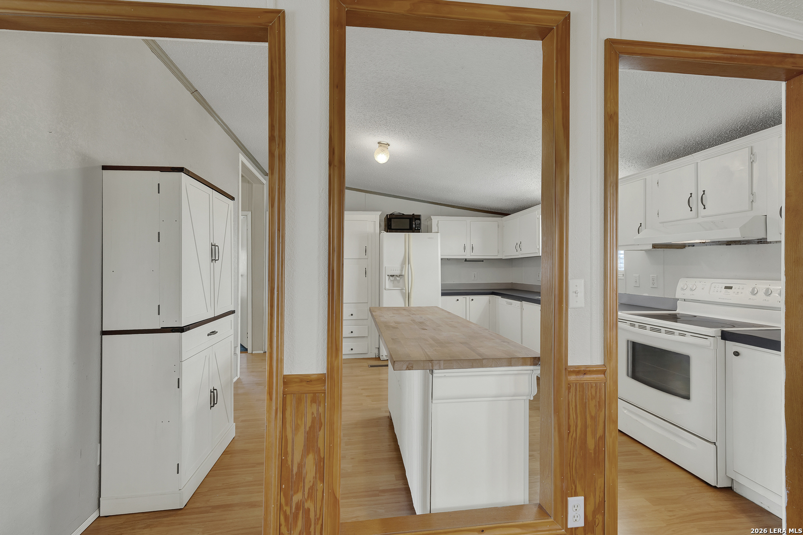 745 Warncke Rd, La Vernia, TX 78121