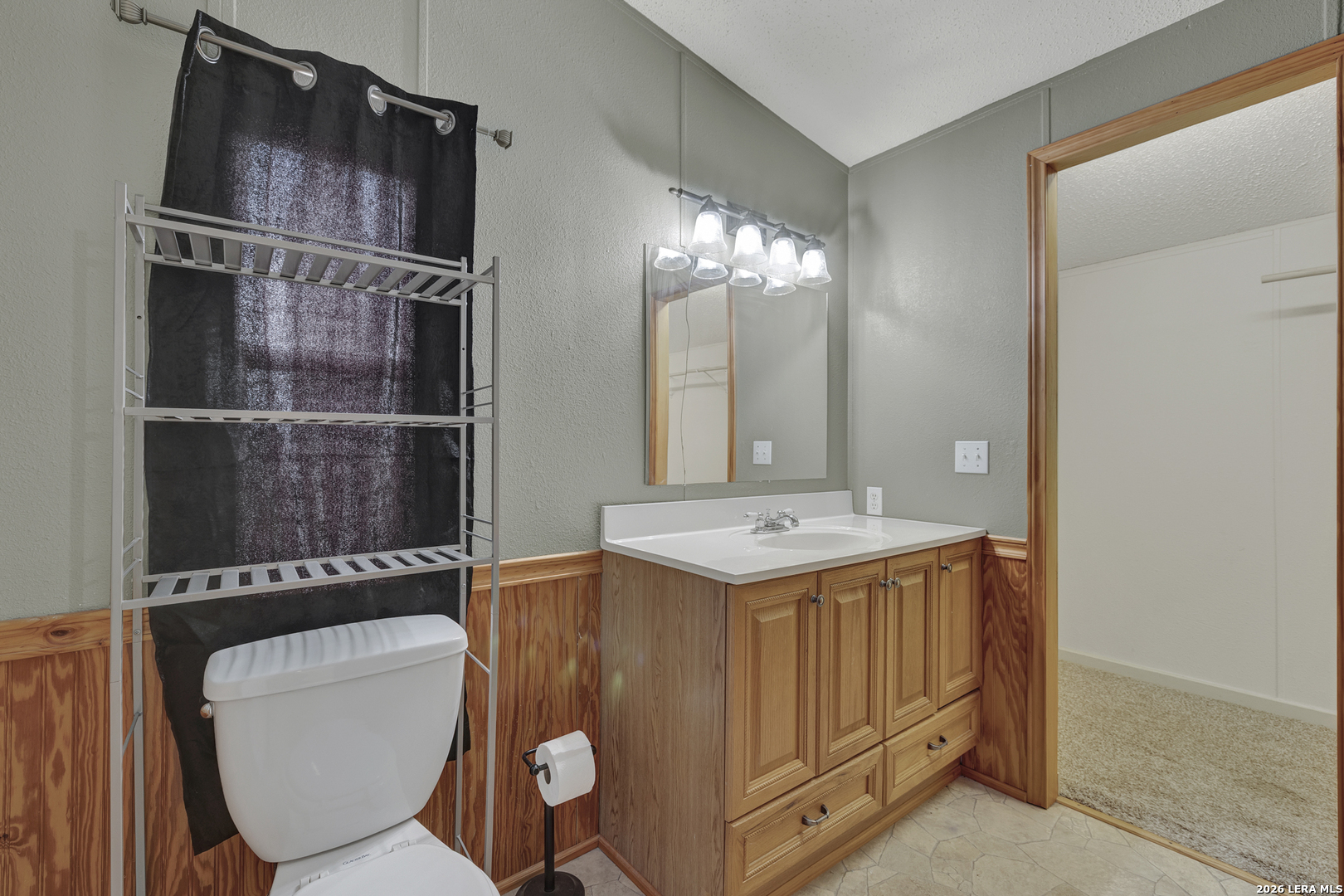 745 Warncke Rd, La Vernia, TX 78121