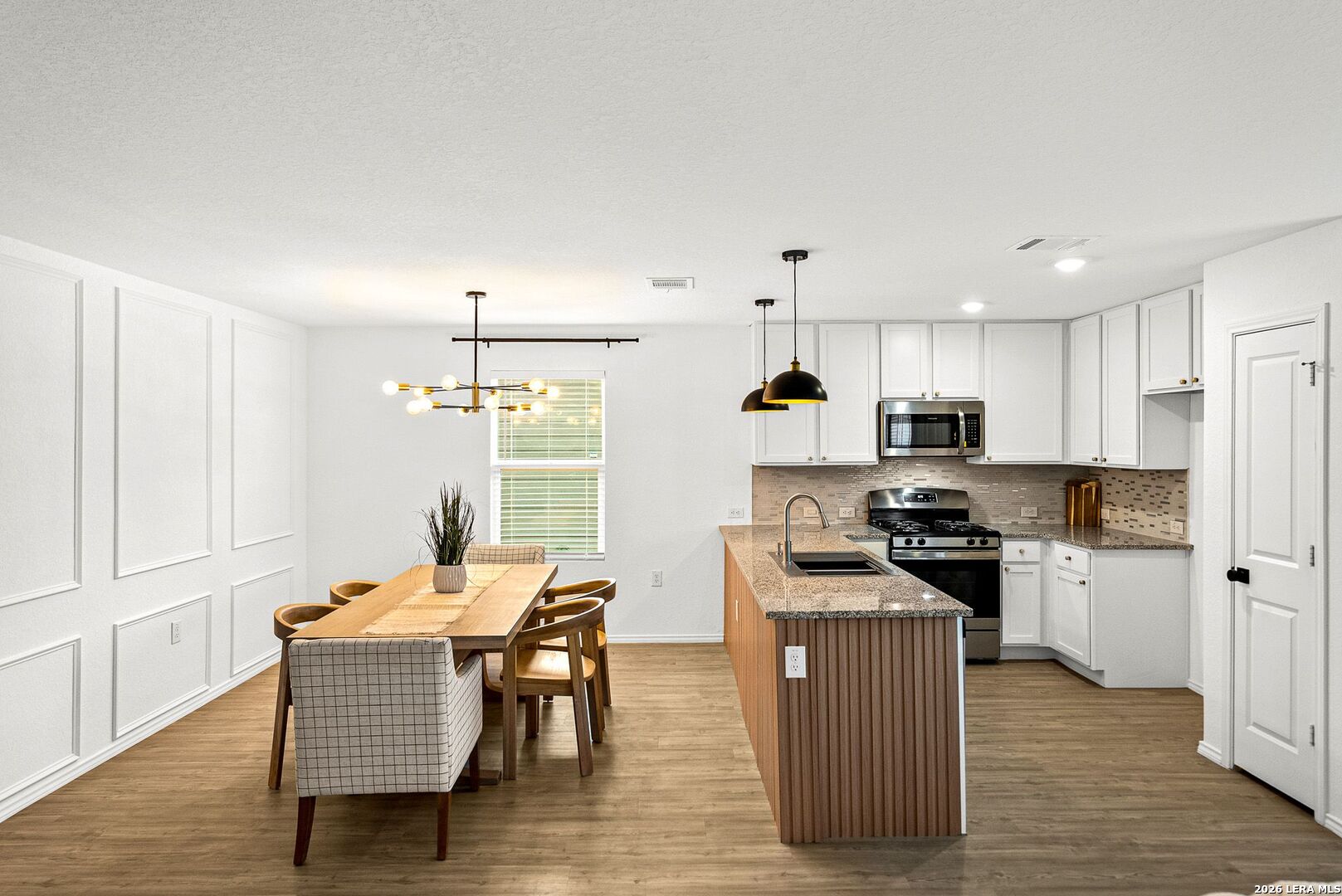 Eat-In Kitchen