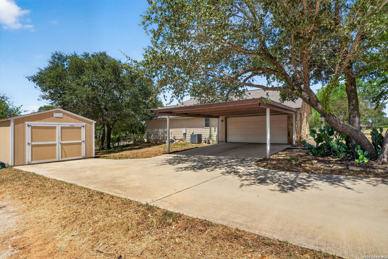 555 CIMARRON SQ, Poteet, TX 78065