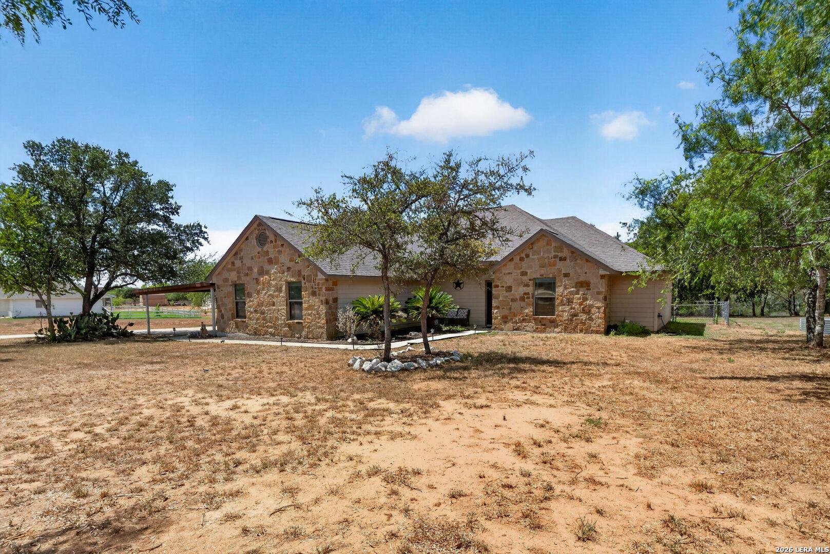 555 CIMARRON SQ, Poteet, TX 78065