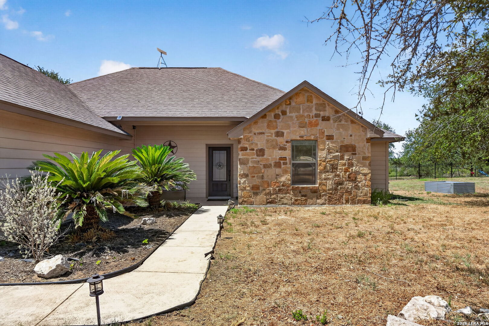 555 CIMARRON SQ, Poteet, TX 78065