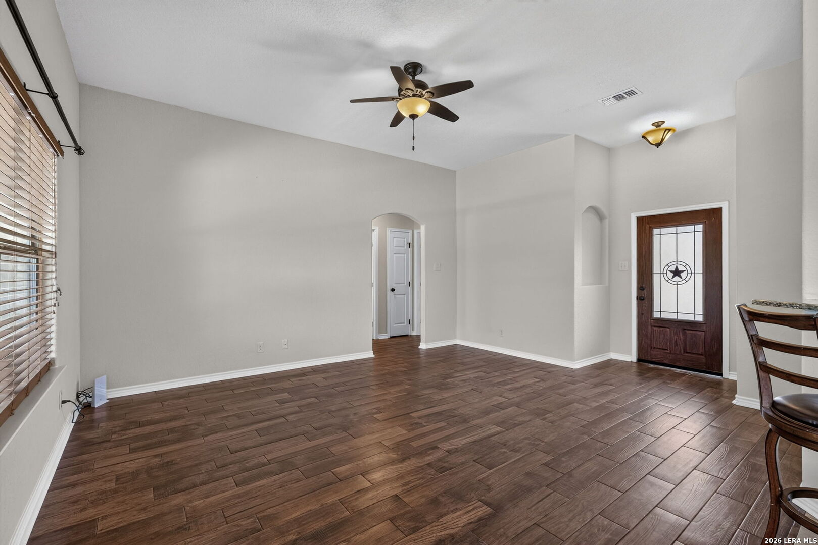 555 CIMARRON SQ, Poteet, TX 78065