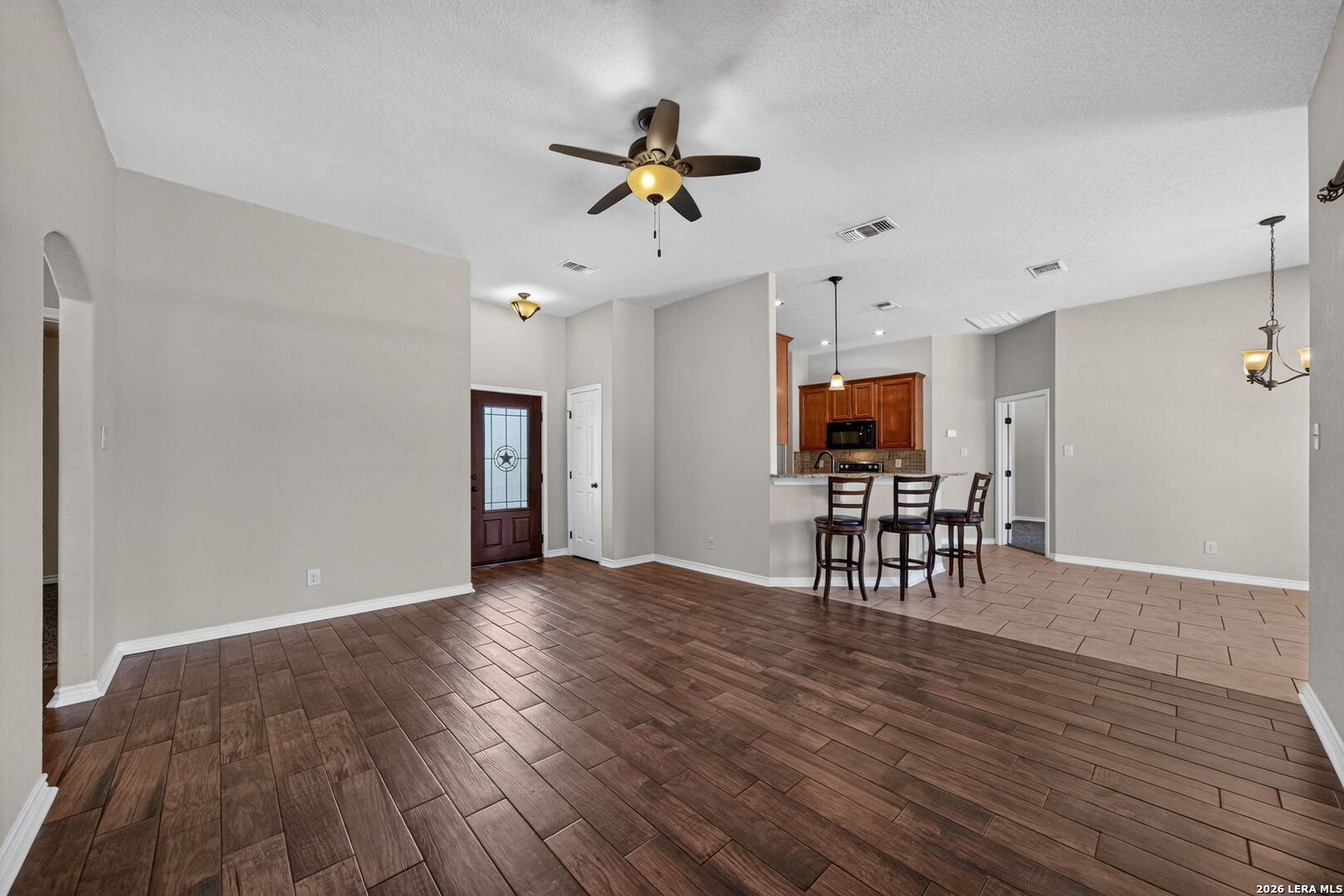 555 CIMARRON SQ, Poteet, TX 78065