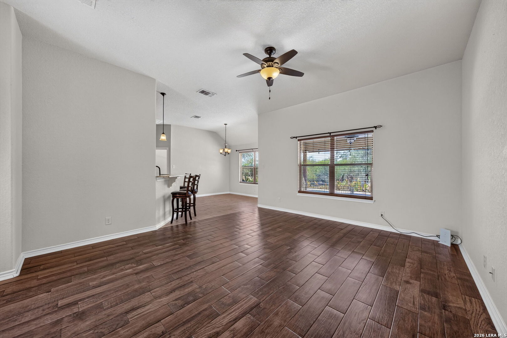 555 CIMARRON SQ, Poteet, TX 78065