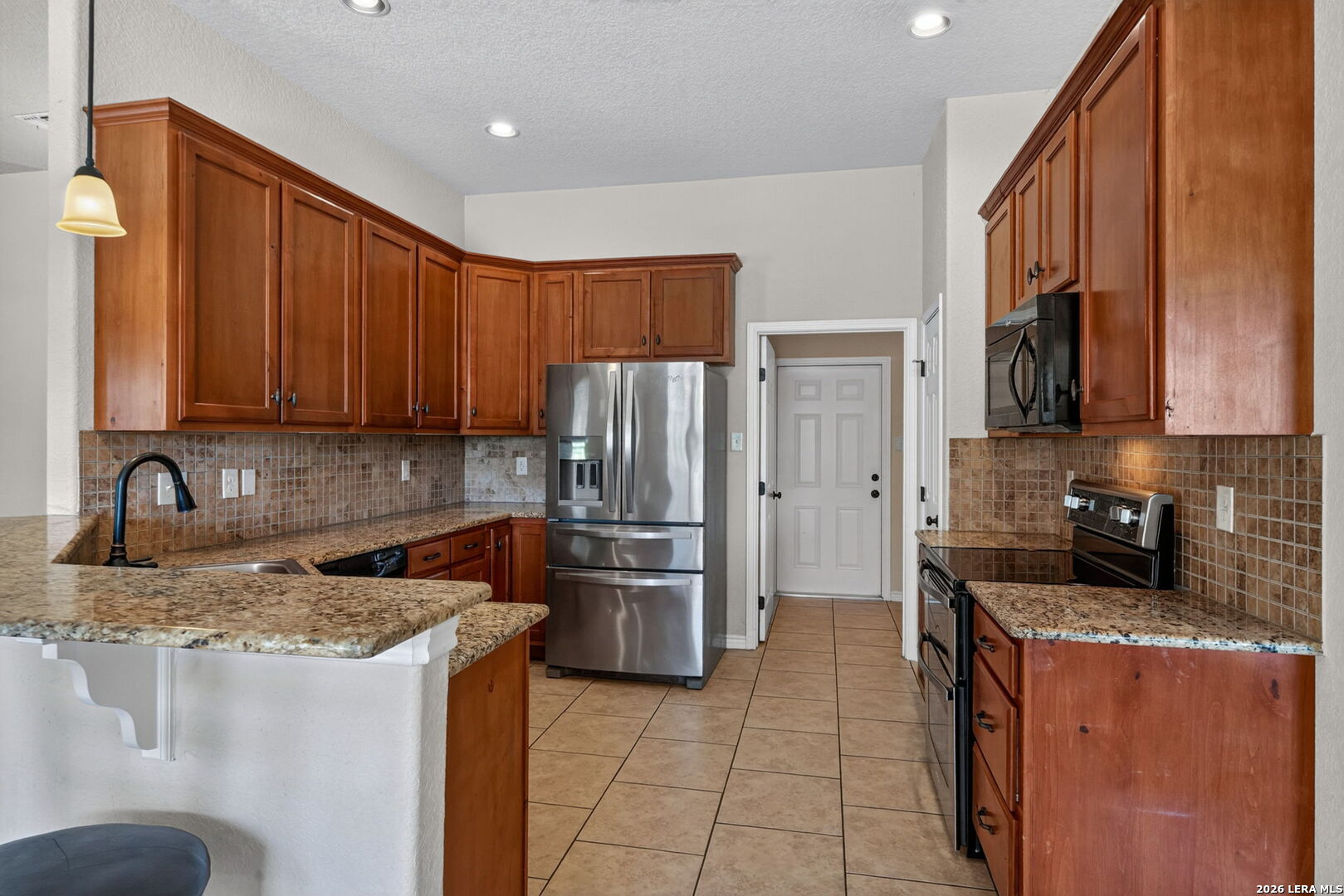 555 CIMARRON SQ, Poteet, TX 78065