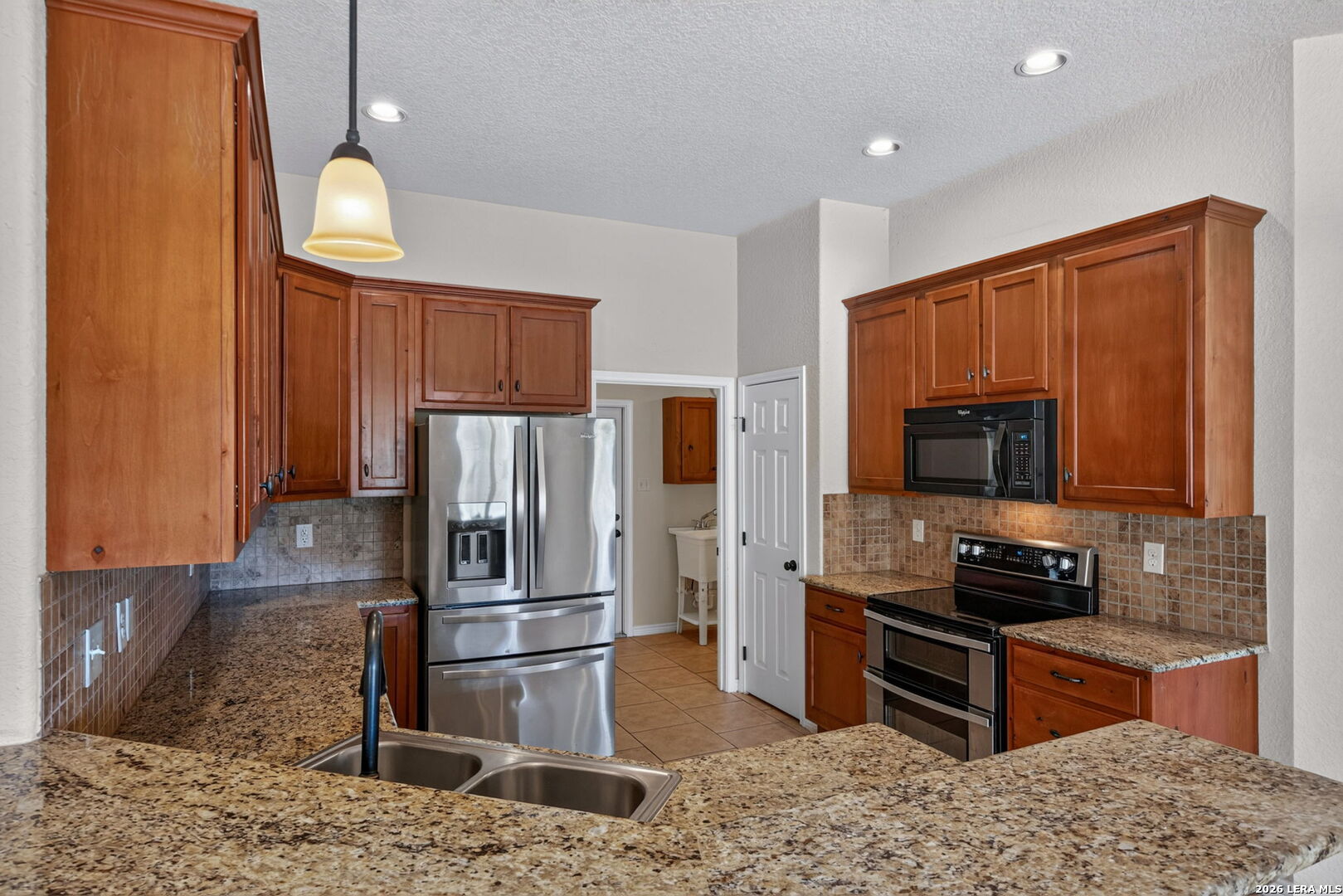 555 CIMARRON SQ, Poteet, TX 78065