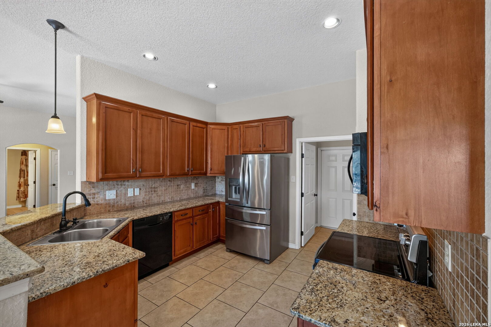 555 CIMARRON SQ, Poteet, TX 78065