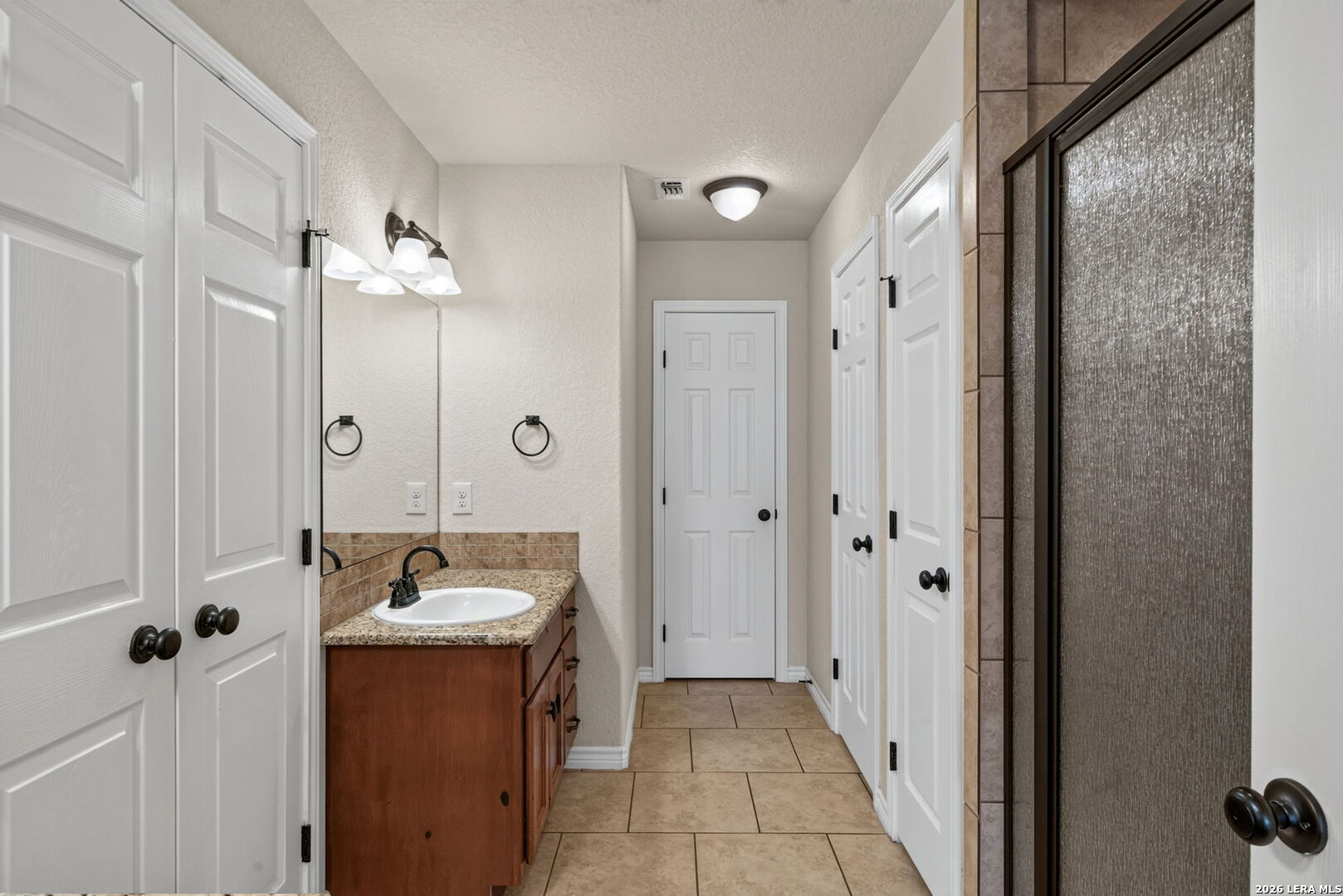 555 CIMARRON SQ, Poteet, TX 78065