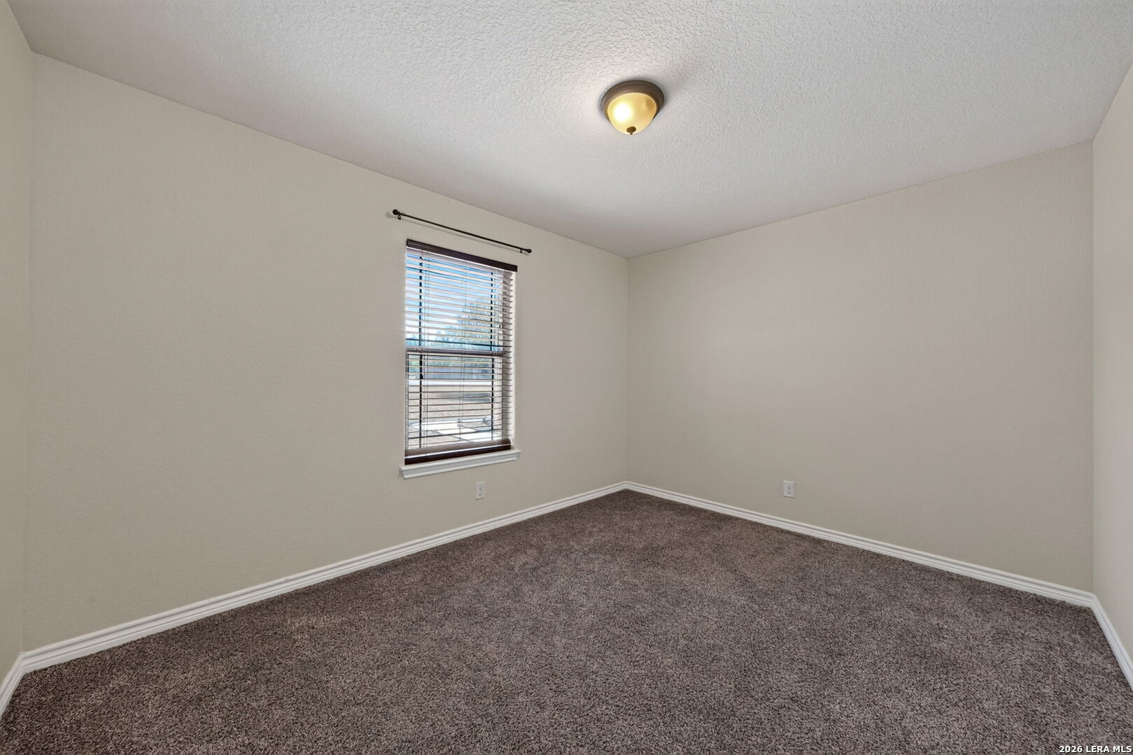 555 CIMARRON SQ, Poteet, TX 78065
