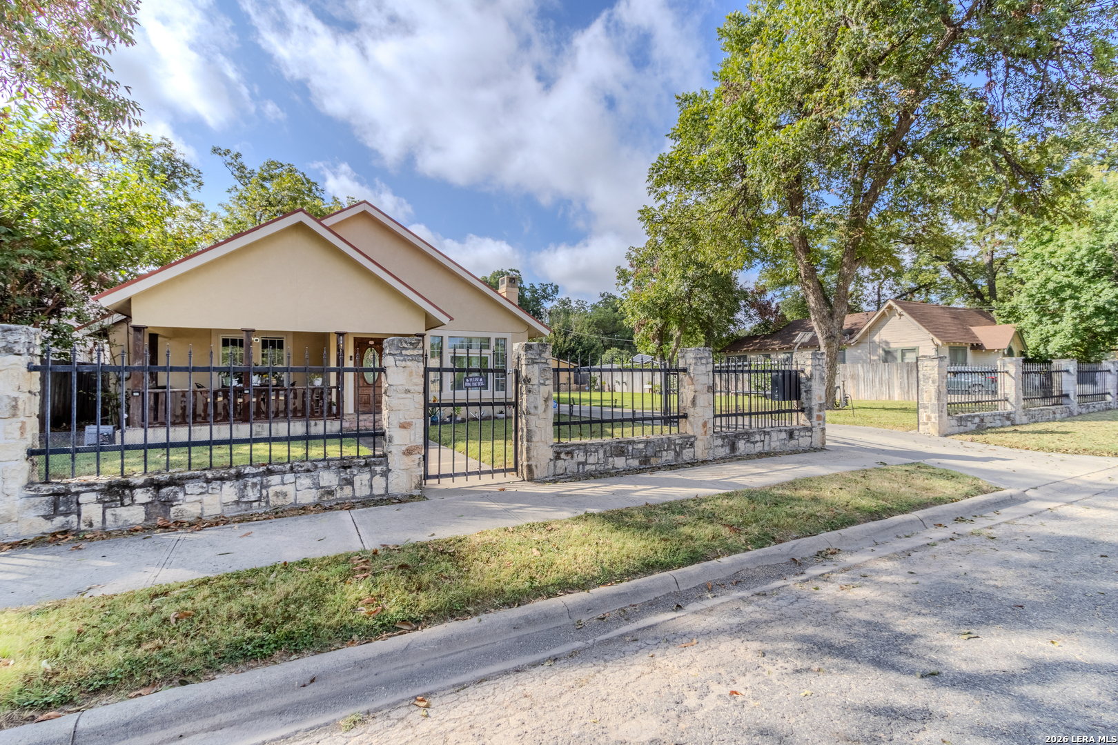 Photo 3 of Single family home for sale at 213 Minter St, Uvalde, TX 78801 | MLS# 2014104 | Listing updated on 2026-09-12