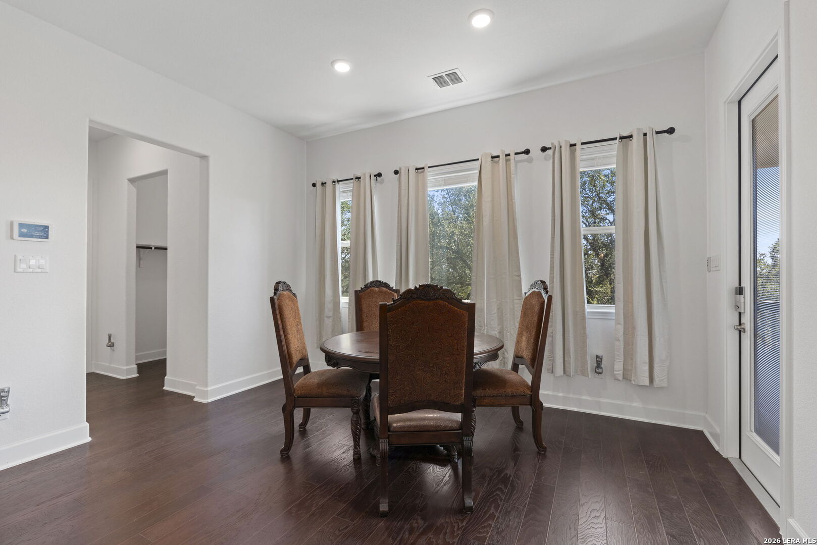 Eat-In Kitchen