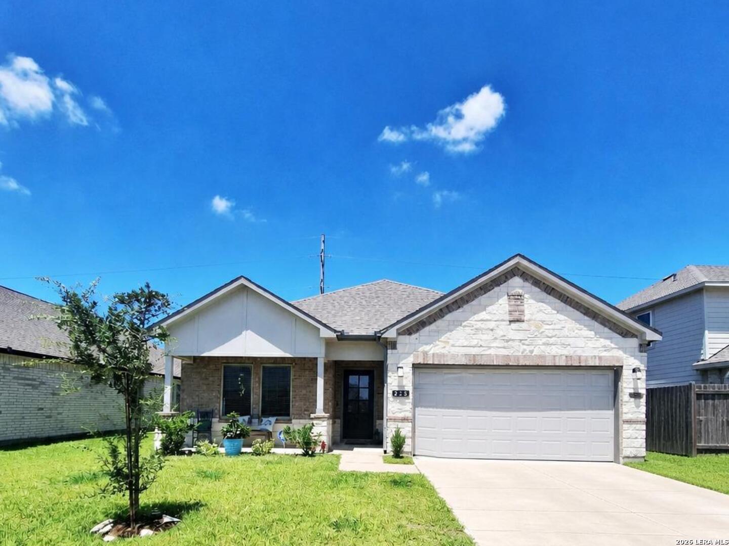 Single family home for sale at 226 Eagleville Dr, Alvin, TX 77511 | MLS# 2009532