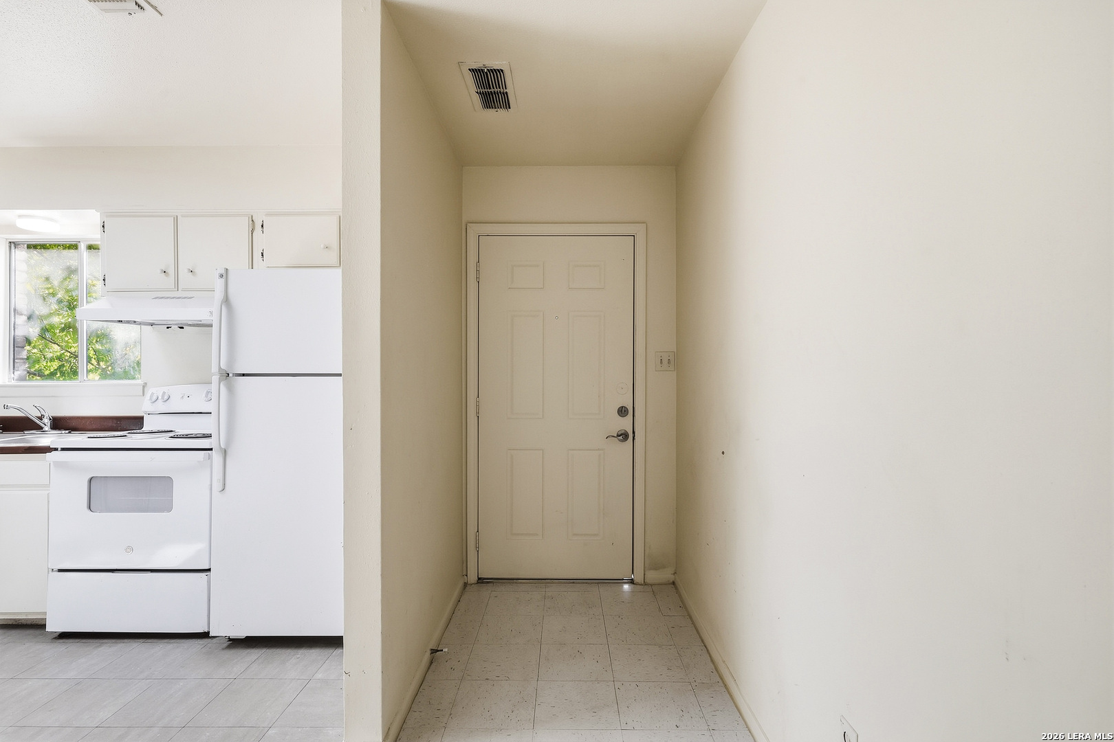 Listing Photo 5 - Condo for sale in building located at 6606 Southpoint St, San Antonio, TX 78229