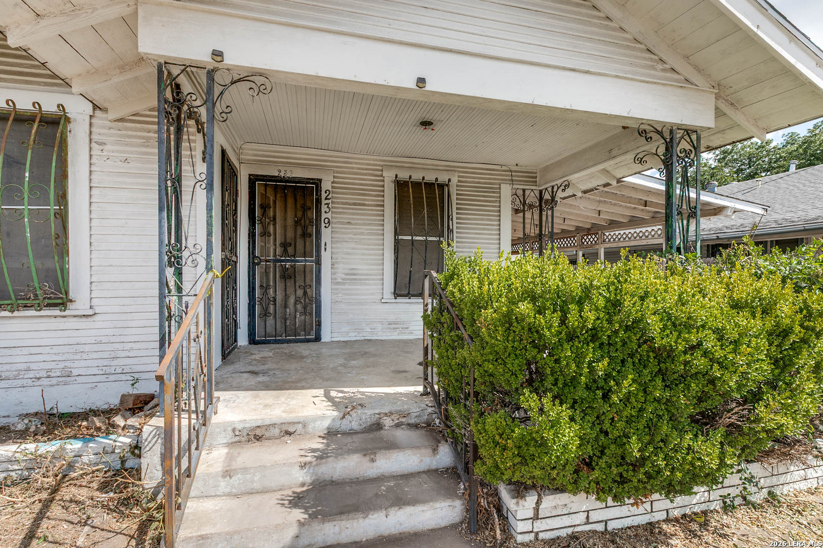 239 Walton Ave