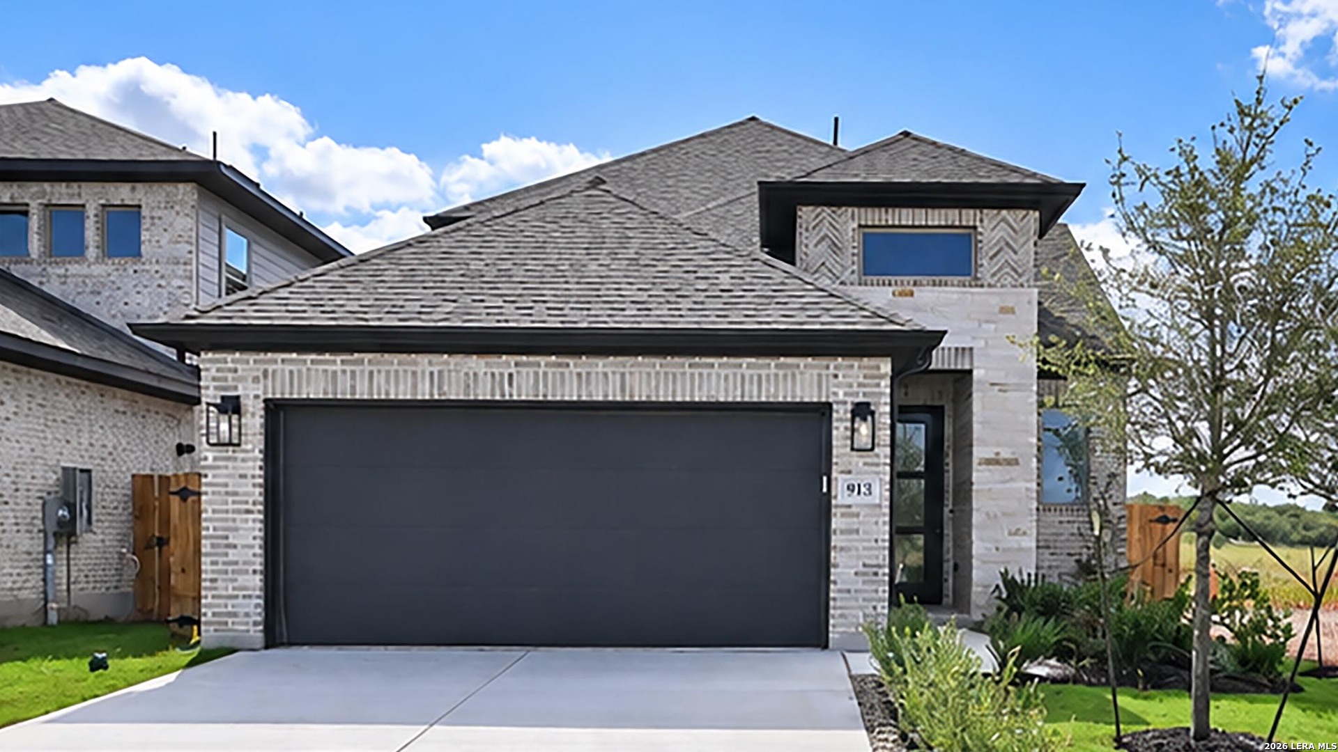 913 Woodland Lakes Listing Cover Image