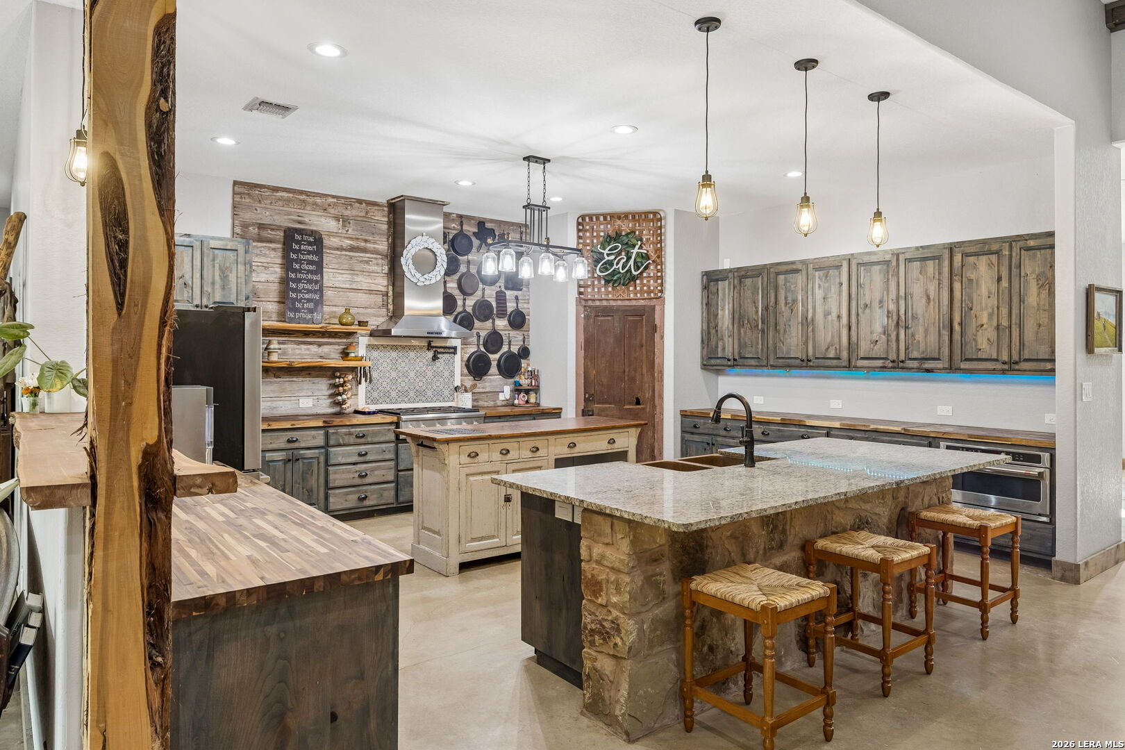 105 Dillard Lane, Bergheim, TX 78004