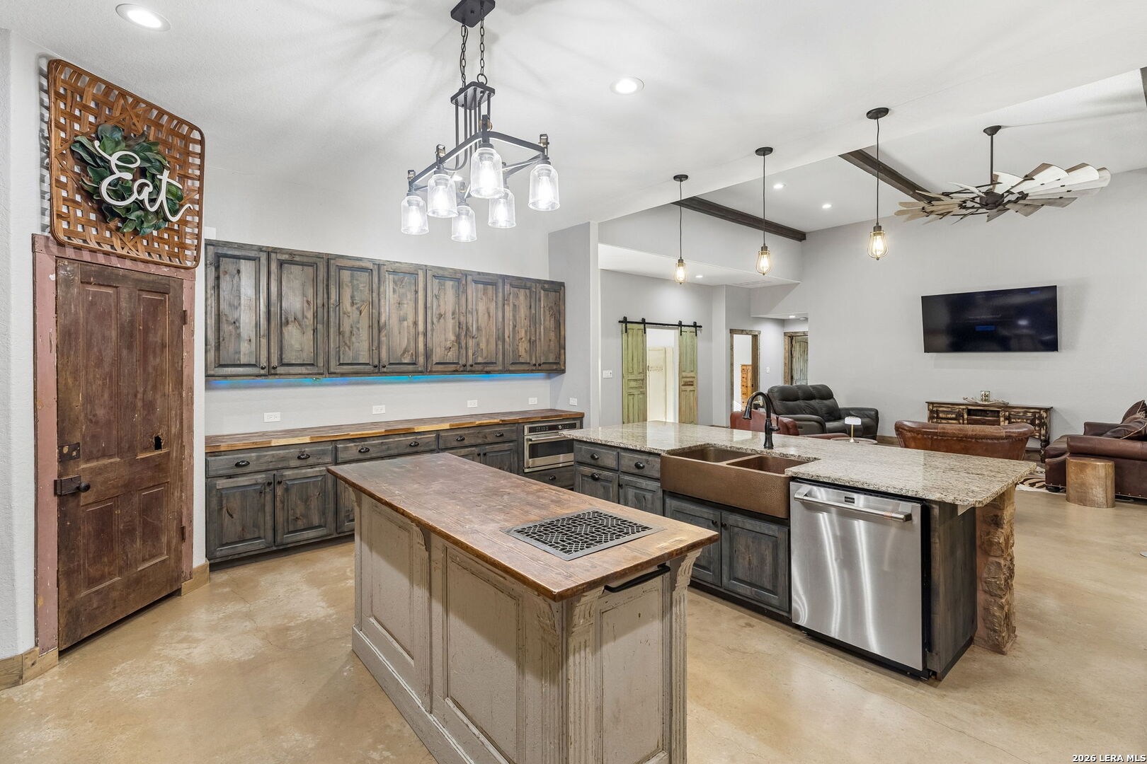 105 Dillard Lane, Bergheim, TX 78004