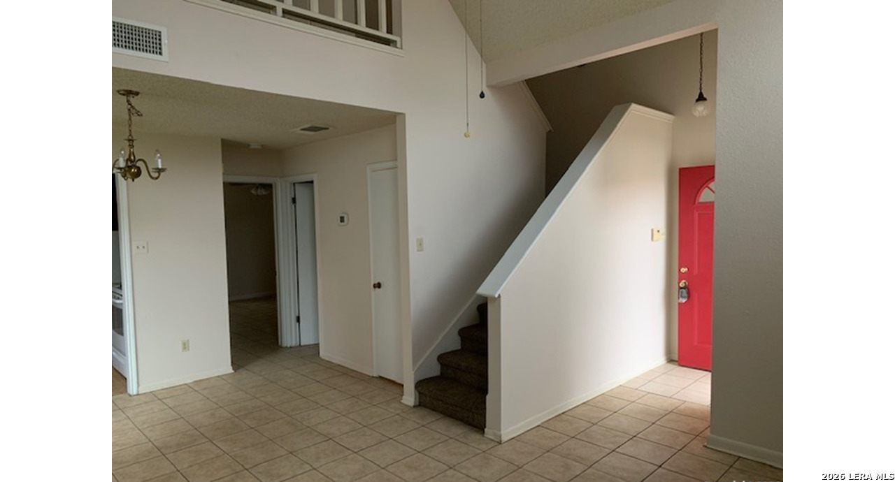 6330 CAMBRIDGE DR, #2, San Antonio, TX 78218