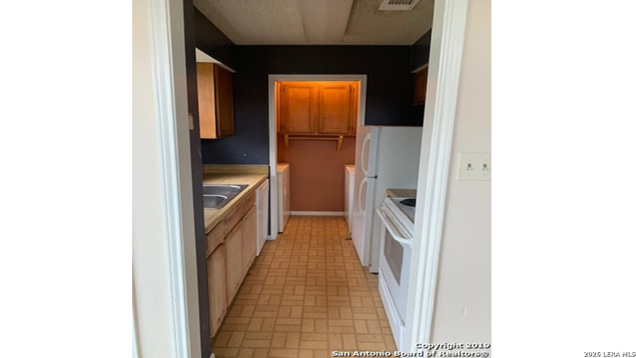 6330 CAMBRIDGE DR, #2, San Antonio, TX 78218
