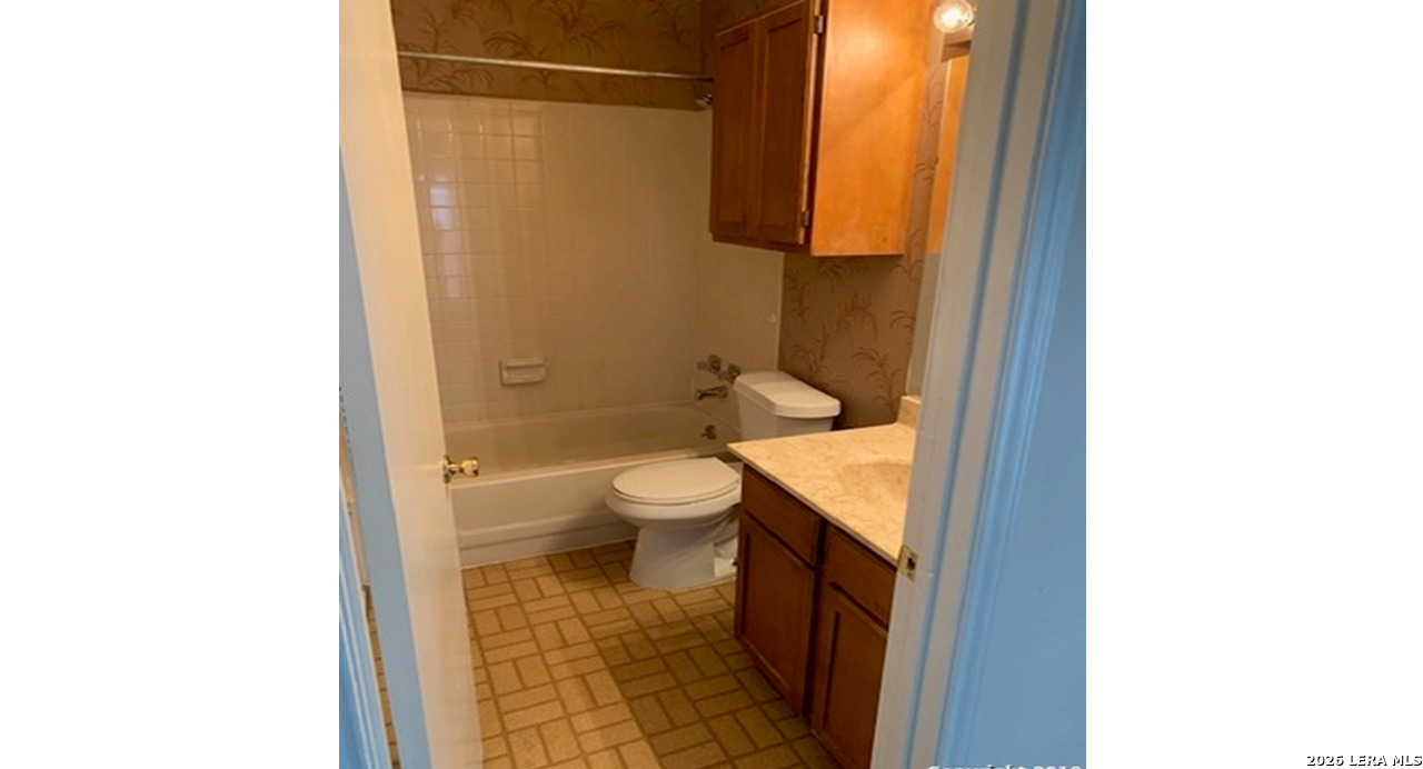 6330 CAMBRIDGE DR, #2, San Antonio, TX 78218