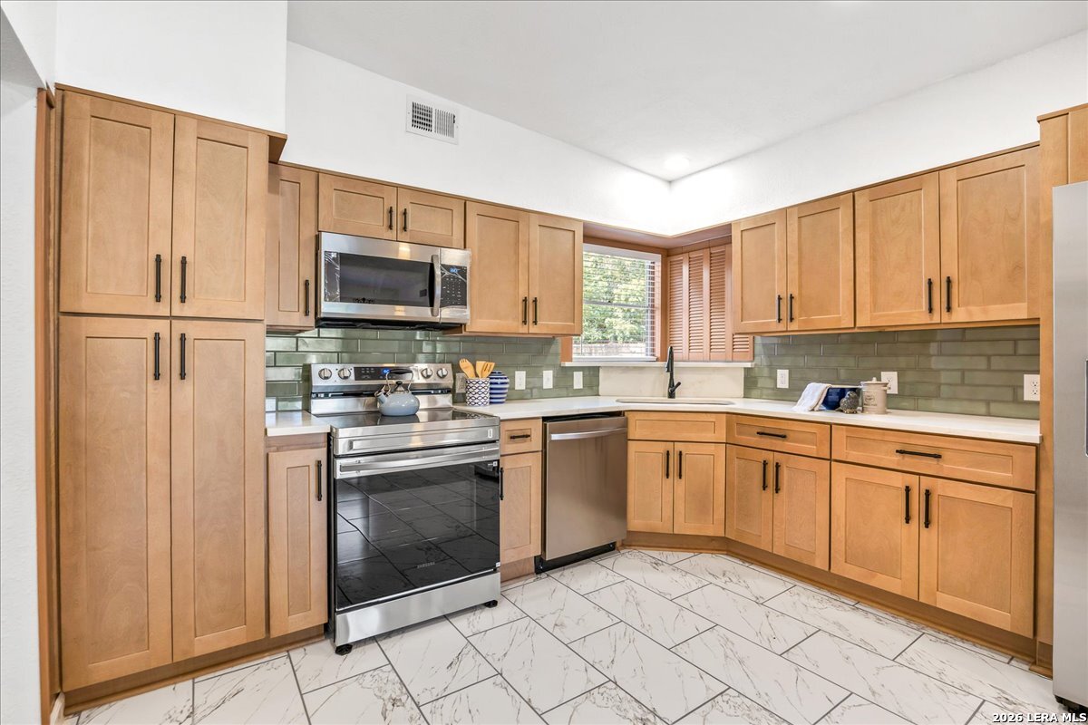 8304 Laurelhurst Dr, San Antonio, TX 78209
