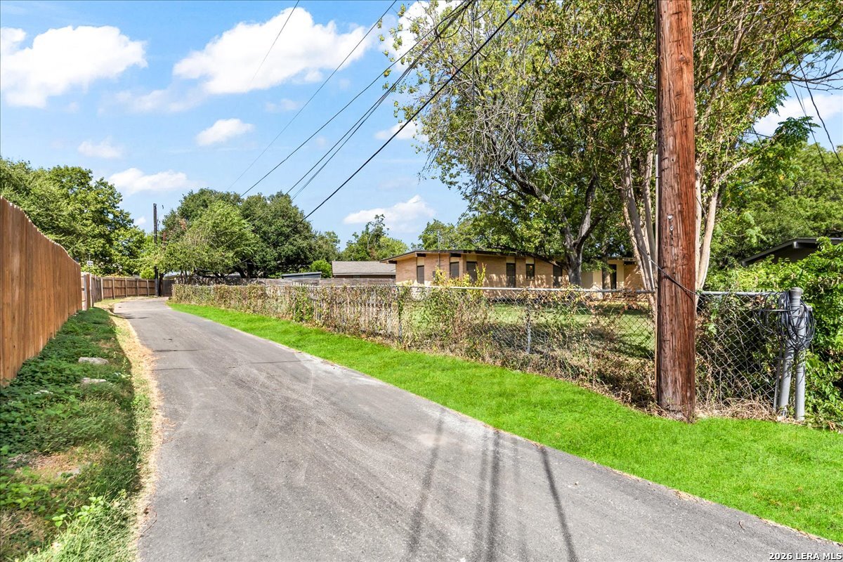 8304 Laurelhurst Dr, San Antonio, TX 78209