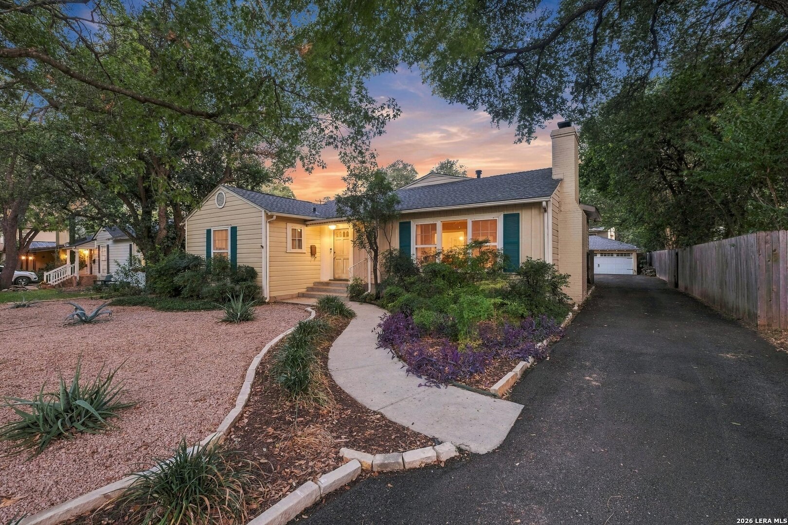 424 CANTERBURY HILL ST, Terrell Hills, TX 78209