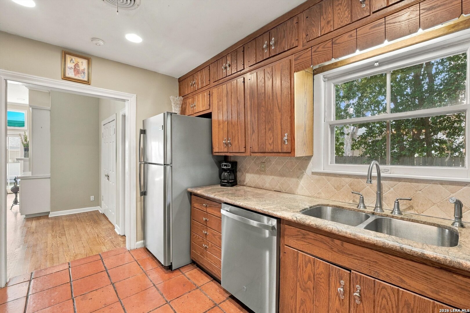 424 CANTERBURY HILL ST, Terrell Hills, TX 78209