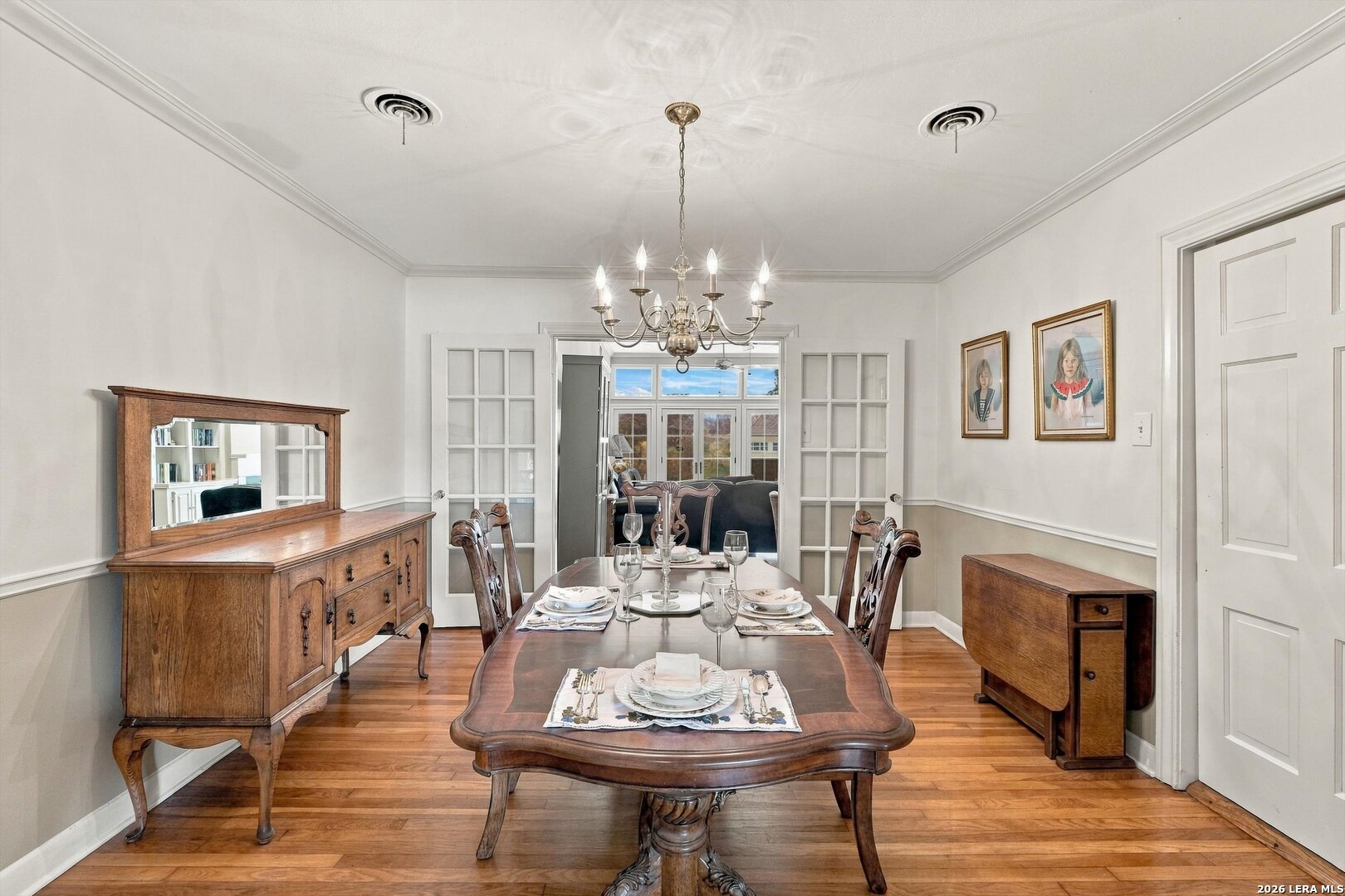 424 CANTERBURY HILL ST, Terrell Hills, TX 78209