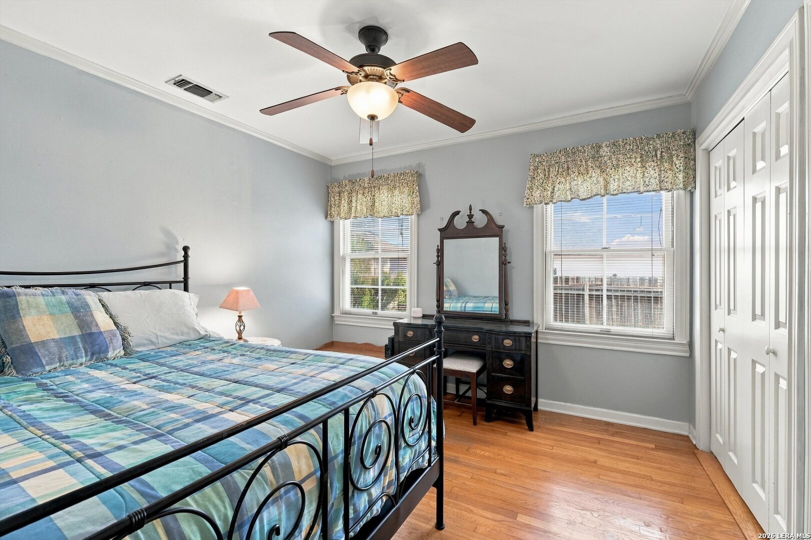 424 CANTERBURY HILL ST, Terrell Hills, TX 78209