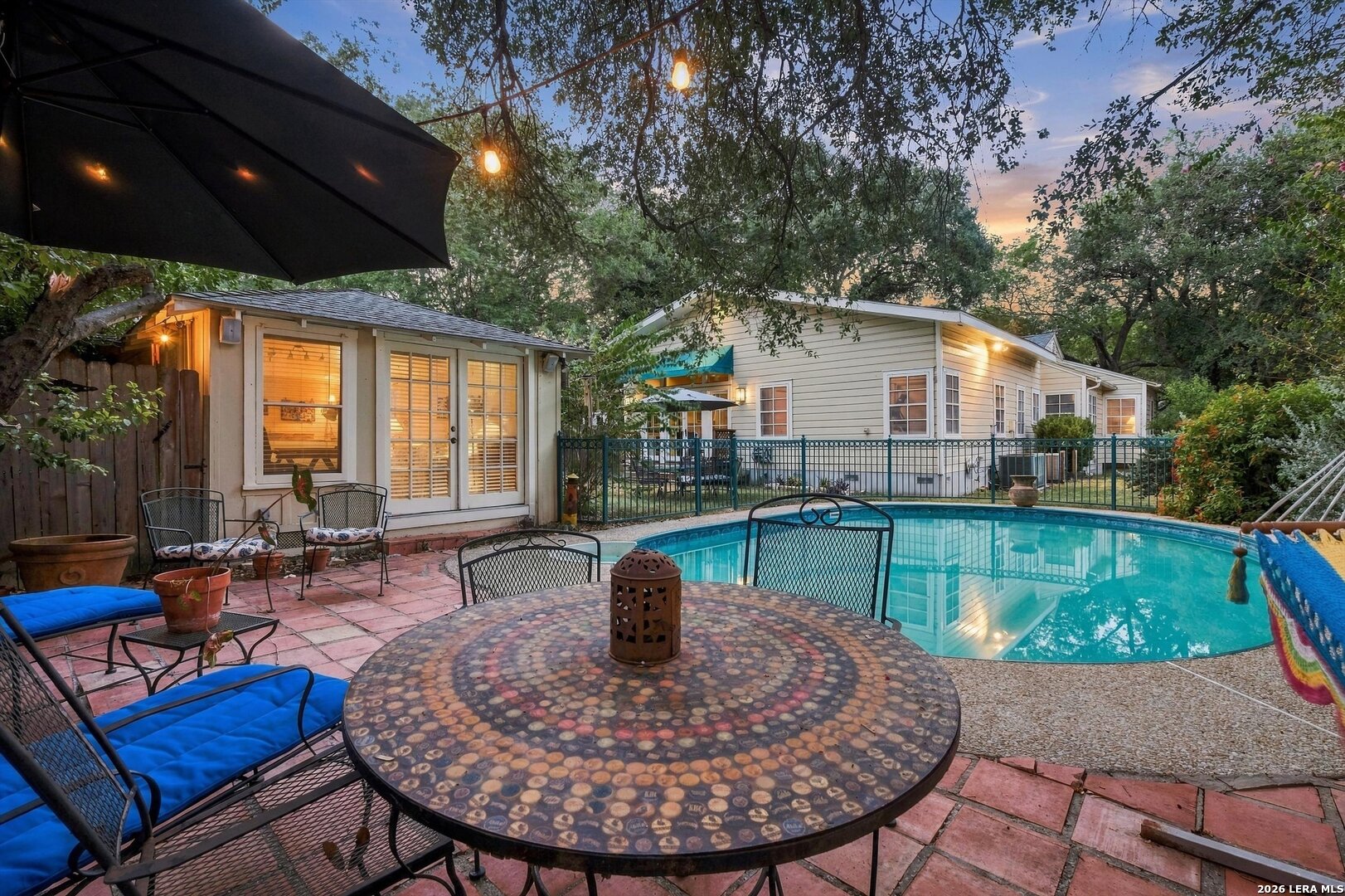 424 CANTERBURY HILL ST, Terrell Hills, TX 78209