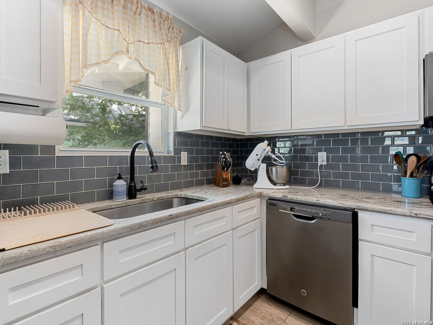1122 W Craig Place, San Antonio, TX 78201