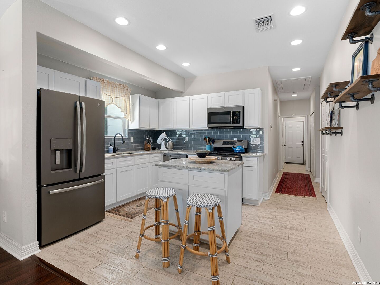 1122 W Craig Place, San Antonio, TX 78201