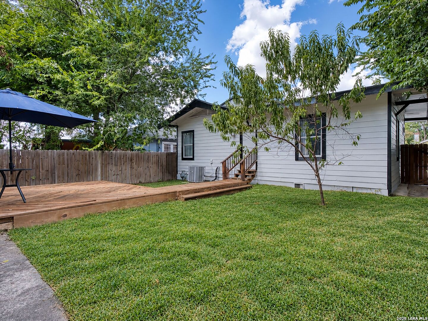 1122 W Craig Place, San Antonio, TX 78201