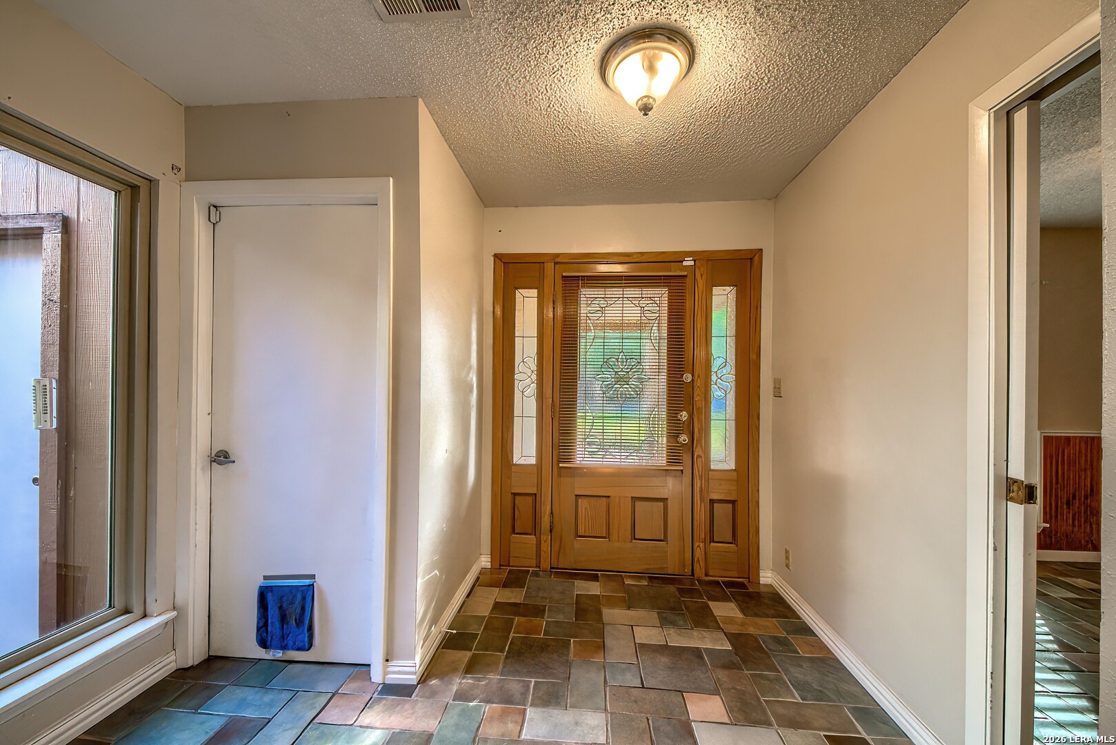 Photo 4 of Single family home for sale at 4334 Hollow Hl Dr, San Antonio, TX 78217 | MLS# 2012979 | Listing updated on 2026-09-18