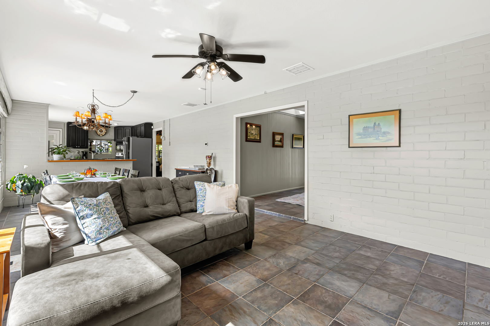 350 MEADOW LAKE DR, Seguin, TX 78155