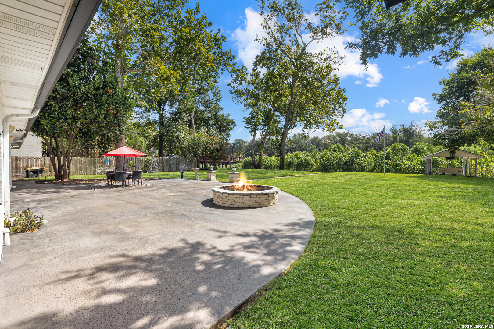 350 MEADOW LAKE DR, Seguin, TX 78155