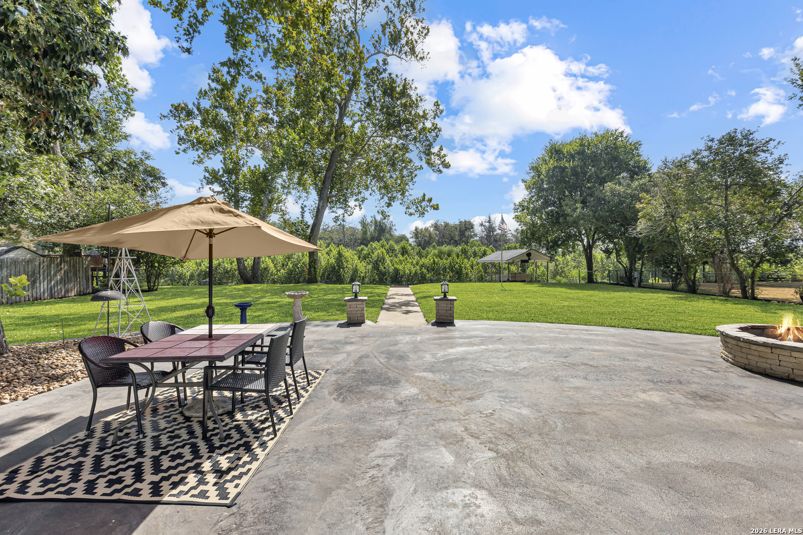 350 MEADOW LAKE DR, Seguin, TX 78155