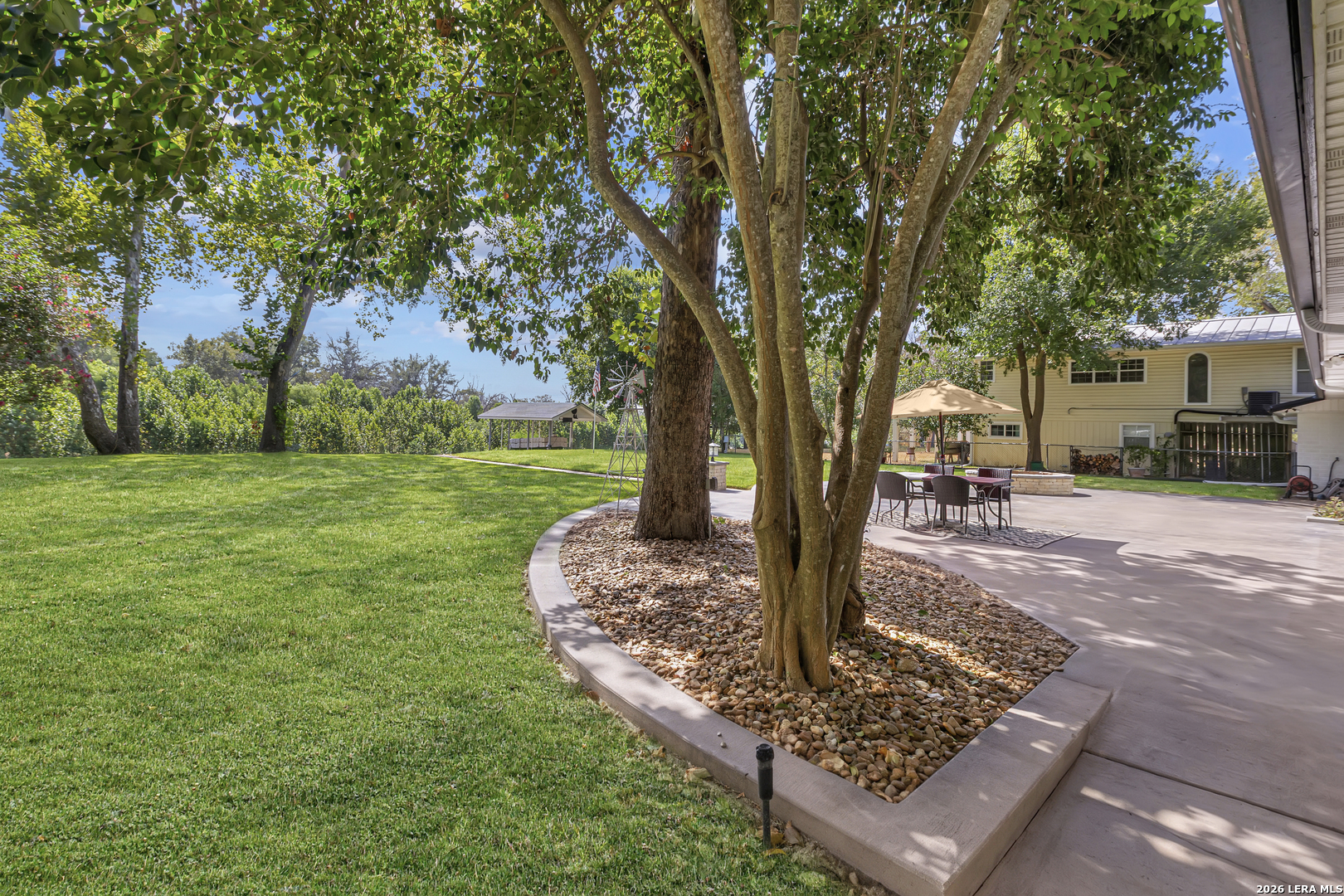350 MEADOW LAKE DR, Seguin, TX 78155
