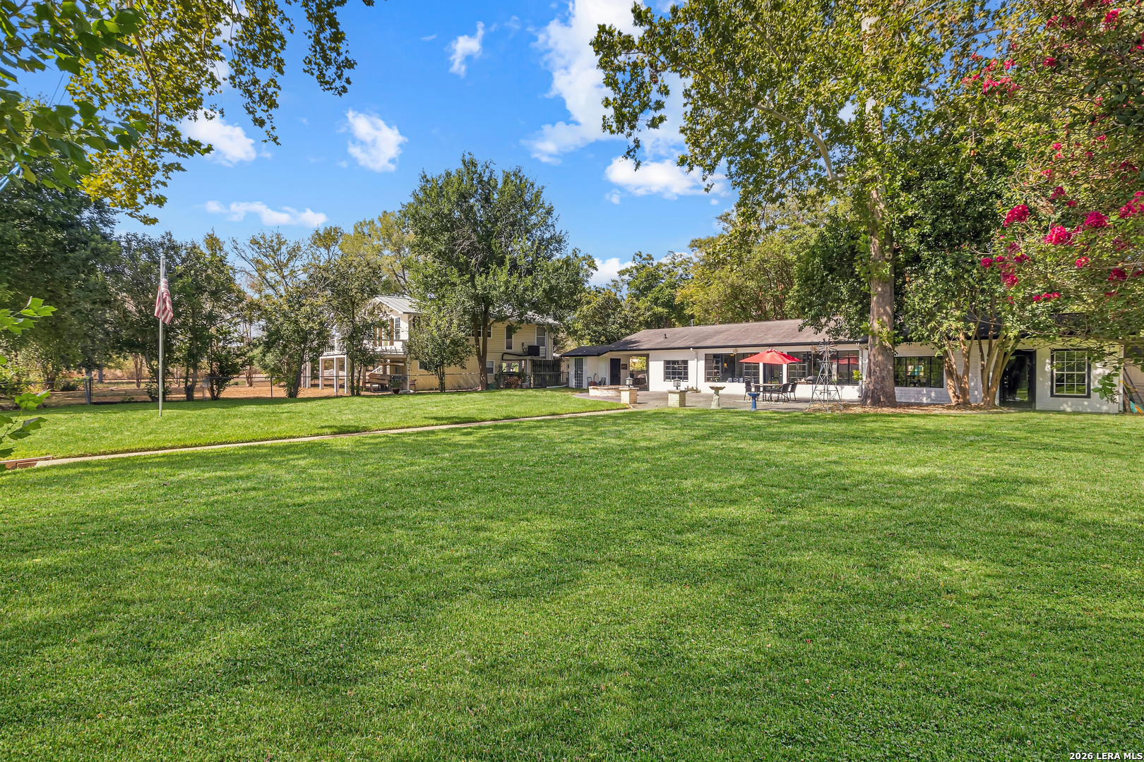 350 MEADOW LAKE DR, Seguin, TX 78155