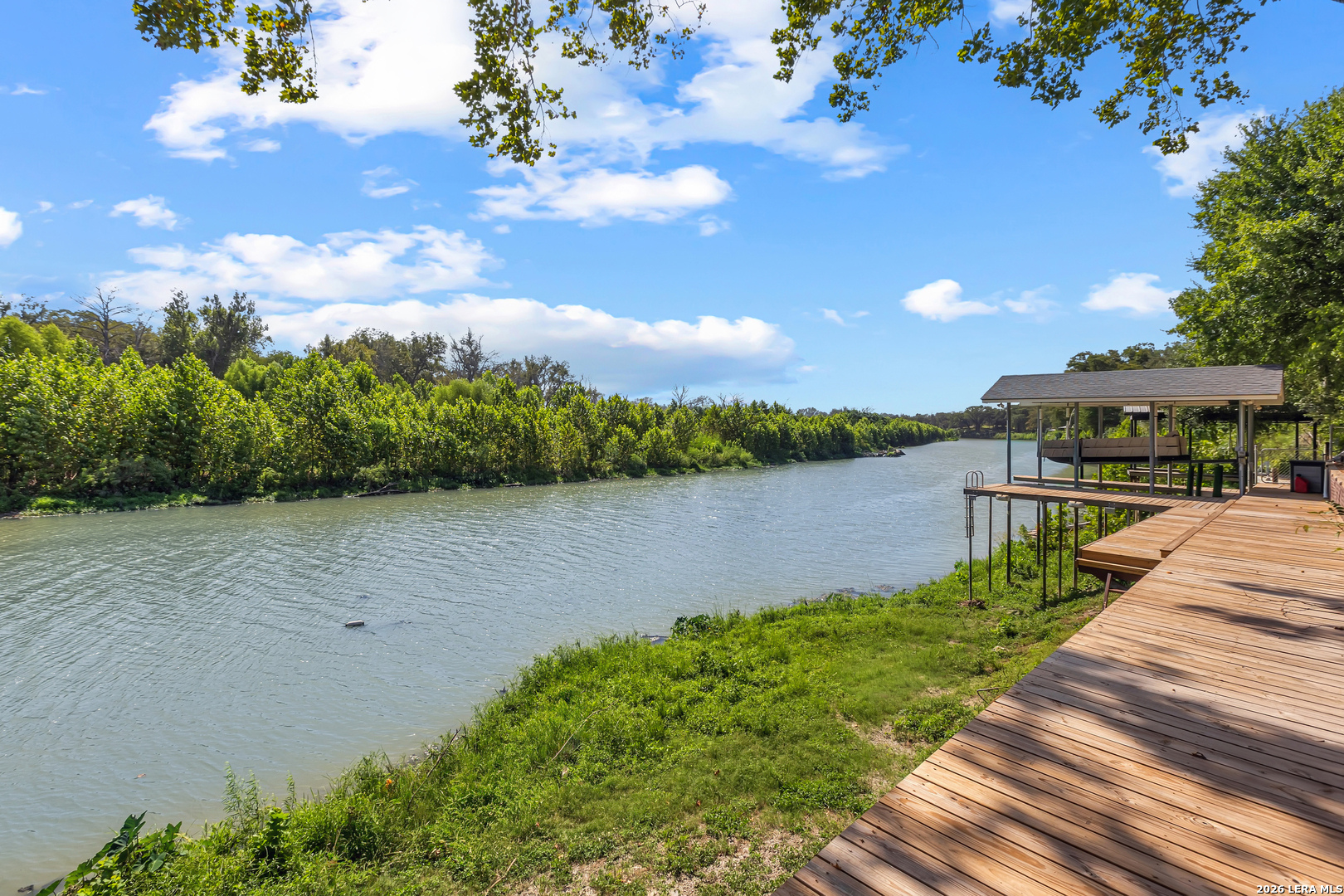 350 MEADOW LAKE DR, Seguin, TX 78155