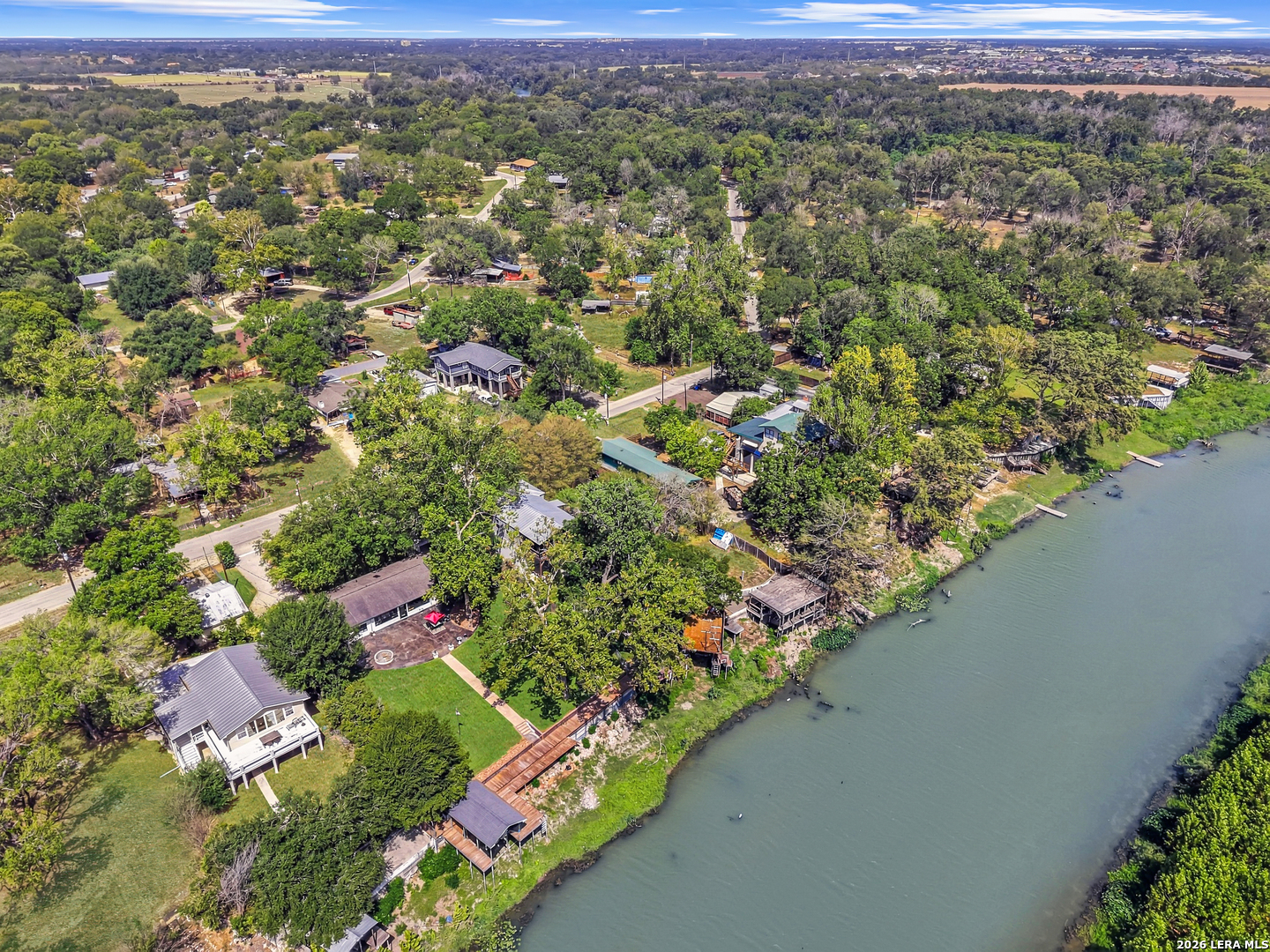 350 MEADOW LAKE DR, Seguin, TX 78155