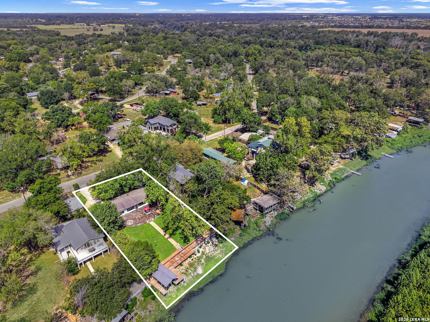 350 MEADOW LAKE DR, Seguin, TX 78155
