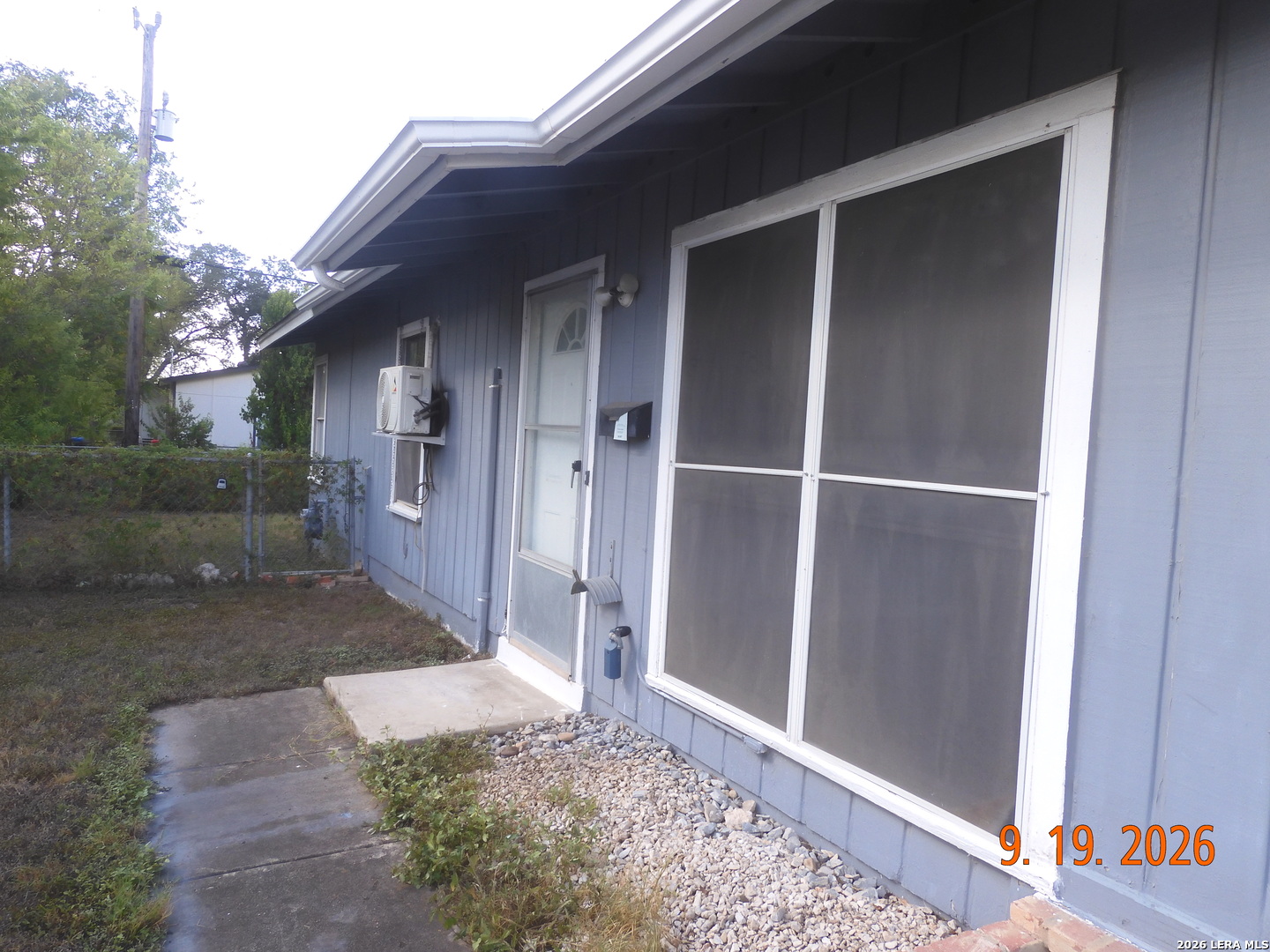 Photo 3 of Single family home for sale at 4118 Scarletoak Dr, San Antonio, TX 78220 | MLS# 2017919 | Listing updated on 2026-09-19